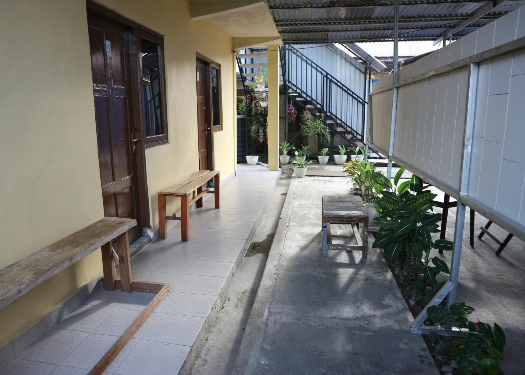 Tange Guest House Ruteng Ngoại thất bức ảnh